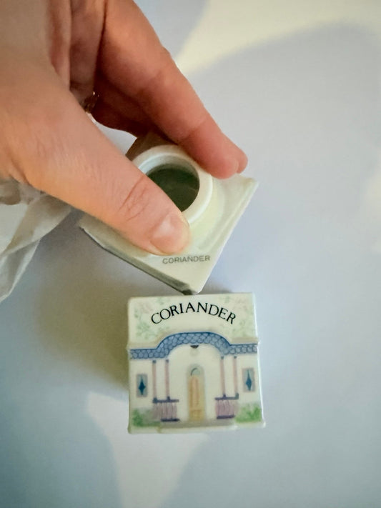 ✨ 1989 Lenox Porcelain Spice Village with 24 Jars and Wooden Rack – Original Set ✨