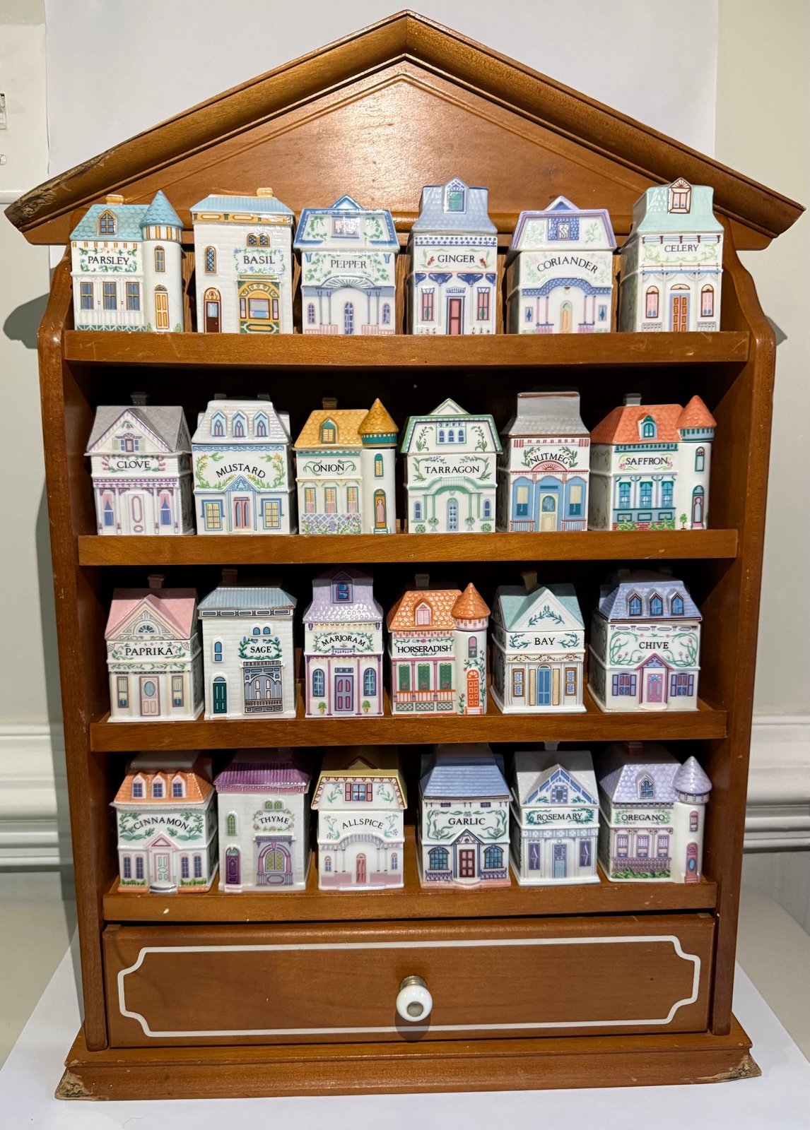 ✨ 1989 Lenox Porcelain Spice Village with 24 Jars and Wooden Rack – Original Set ✨