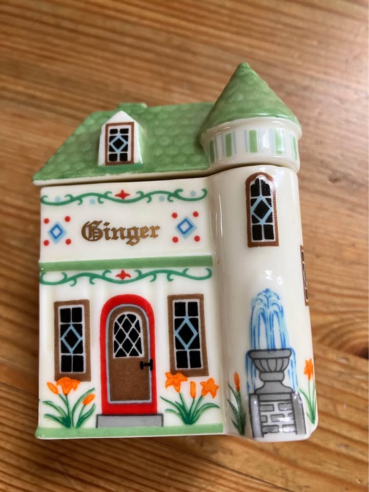 Lenox spice village 1994