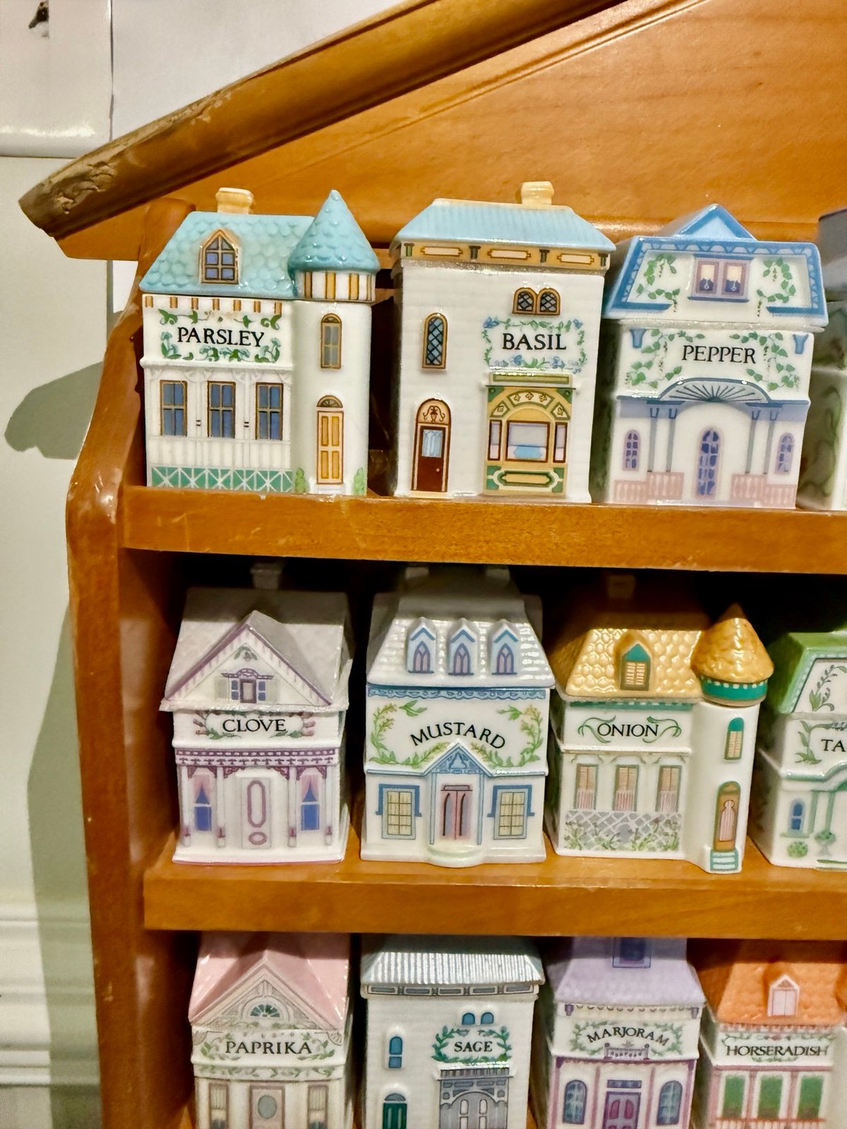 ✨ 1989 Lenox Porcelain Spice Village with 24 Jars and Wooden Rack – Original Set ✨