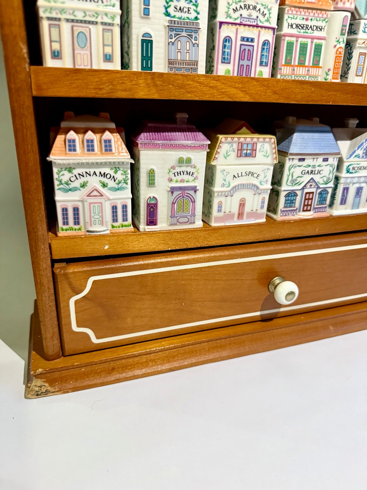 ✨ 1989 Lenox Porcelain Spice Village with 24 Jars and Wooden Rack – Original Set ✨